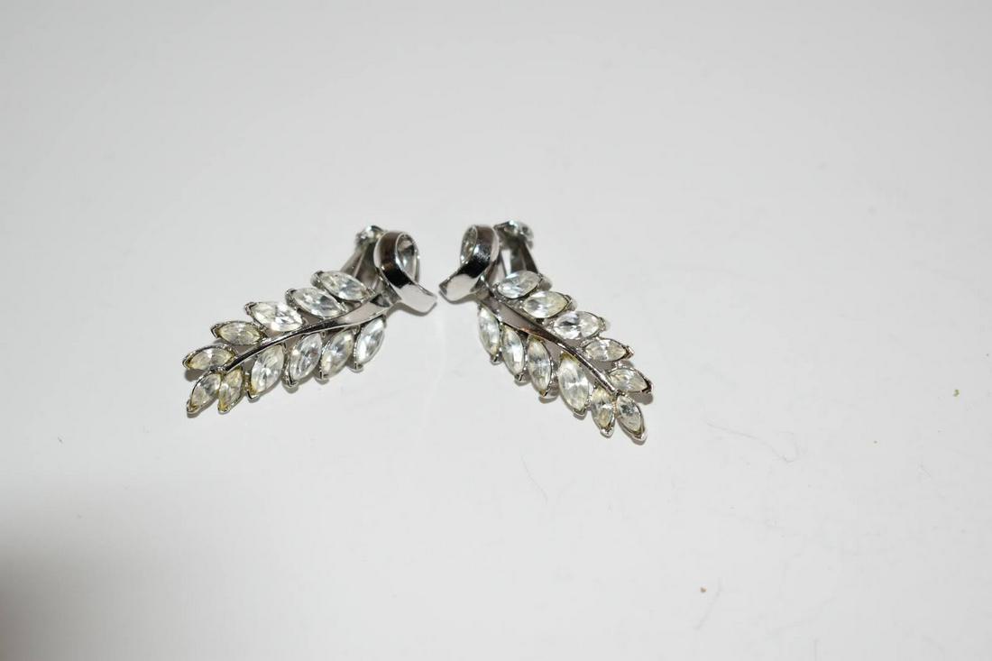 Vintage Elegant rhinestone Earrings (1 of 3)