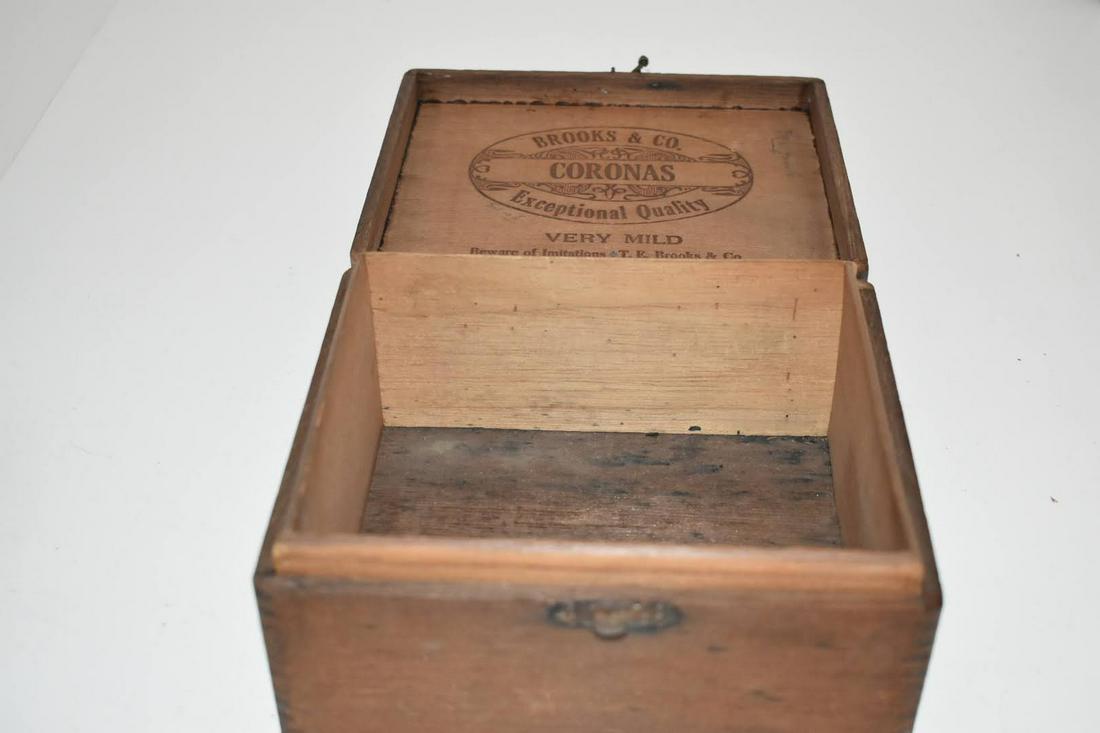 Vintage Brooks & CO's Wooden Cigar Box (1 of 4)