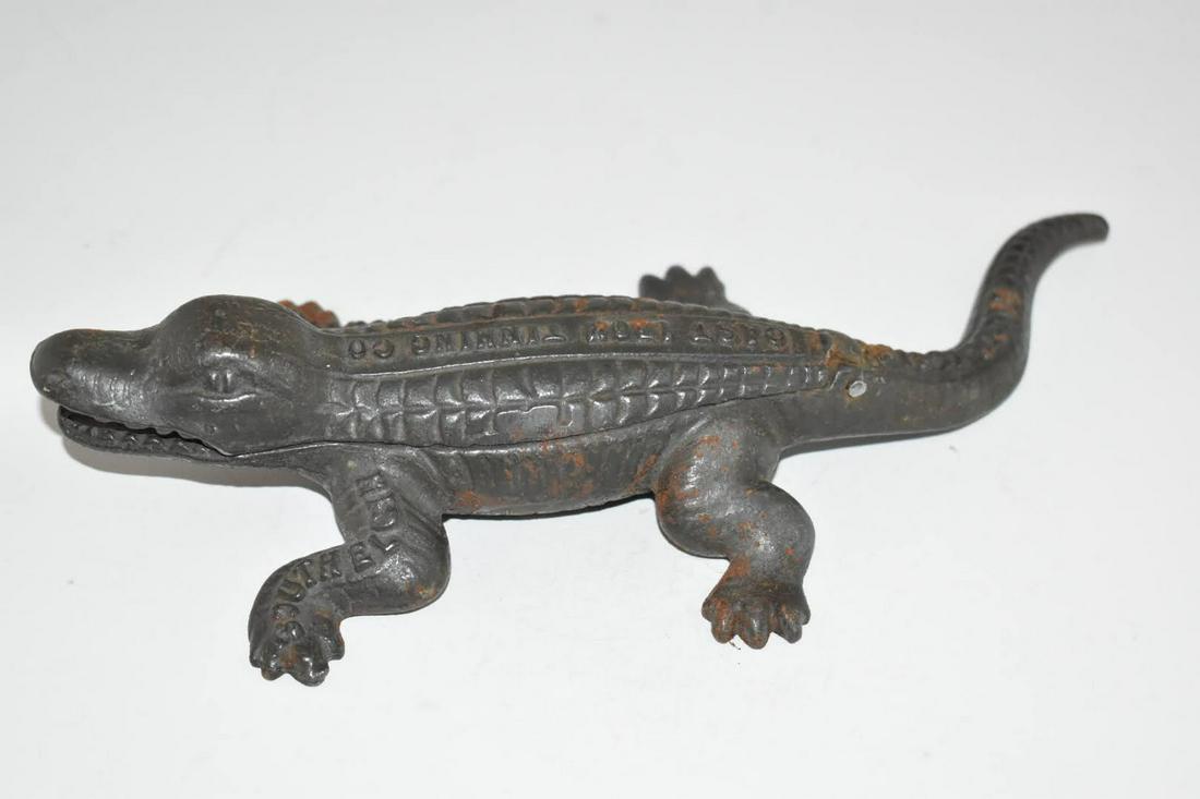 Vtg Cast Iron Alligator Striker Nut Cracker Cast Iron Tinning co. 9 in (1 of 4)