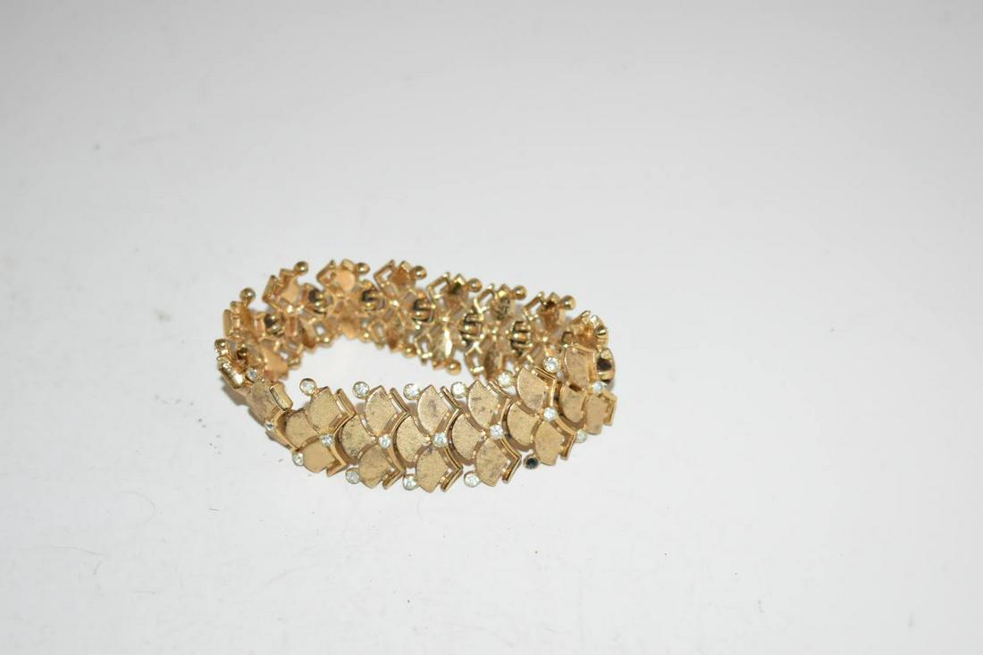 Vintage Trifari Goldtone Bracelet 7" missing (1 of 3)