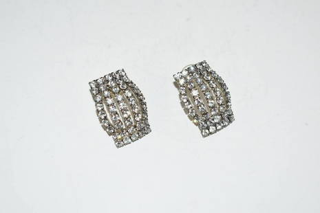 Vintage Rhinestone Pierced Earrings: Vintage Rhinestone Pierced Earrings Please view all photos as they are part of the description and condition of this Item, Feel free to contact me with questions or picture requests! Used Item AS IS