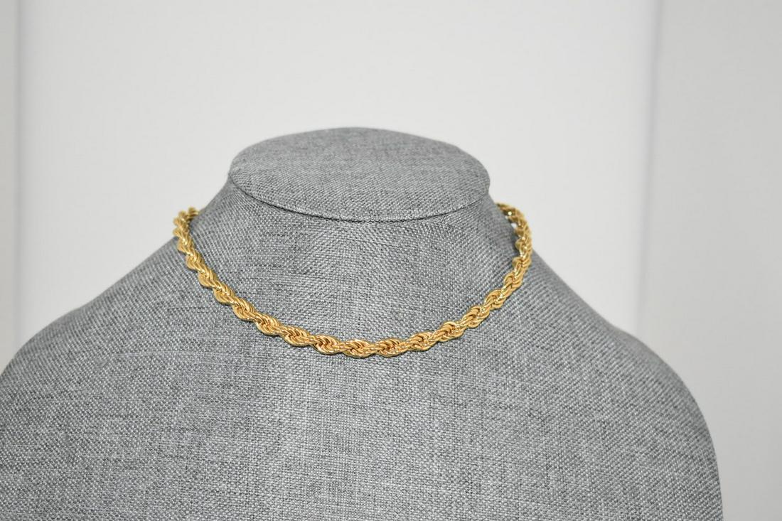 Vintage Monet goldtone choker Necklace 13": Vintage Monet goldtone choker Necklace 13"Please view all photos as they are part of the description and condition of this Item, Feel free to contact me with questions or picture requests! Used Item A