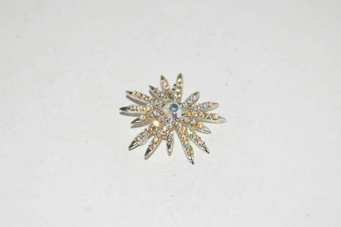 Vintage Snow flake Rhinestone Brooch (1 of 4)