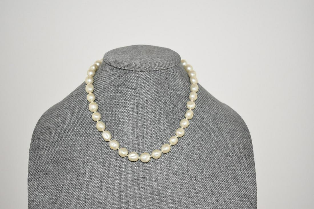 Vintage Silver Beaded Pearl Choker Necklace 16": Vintage Silver Beaded Pearl Choker Necklace 16" Please view all photos as they are part of the description and condition of this Item, Feel free to contact me with questions or picture requests! Used 