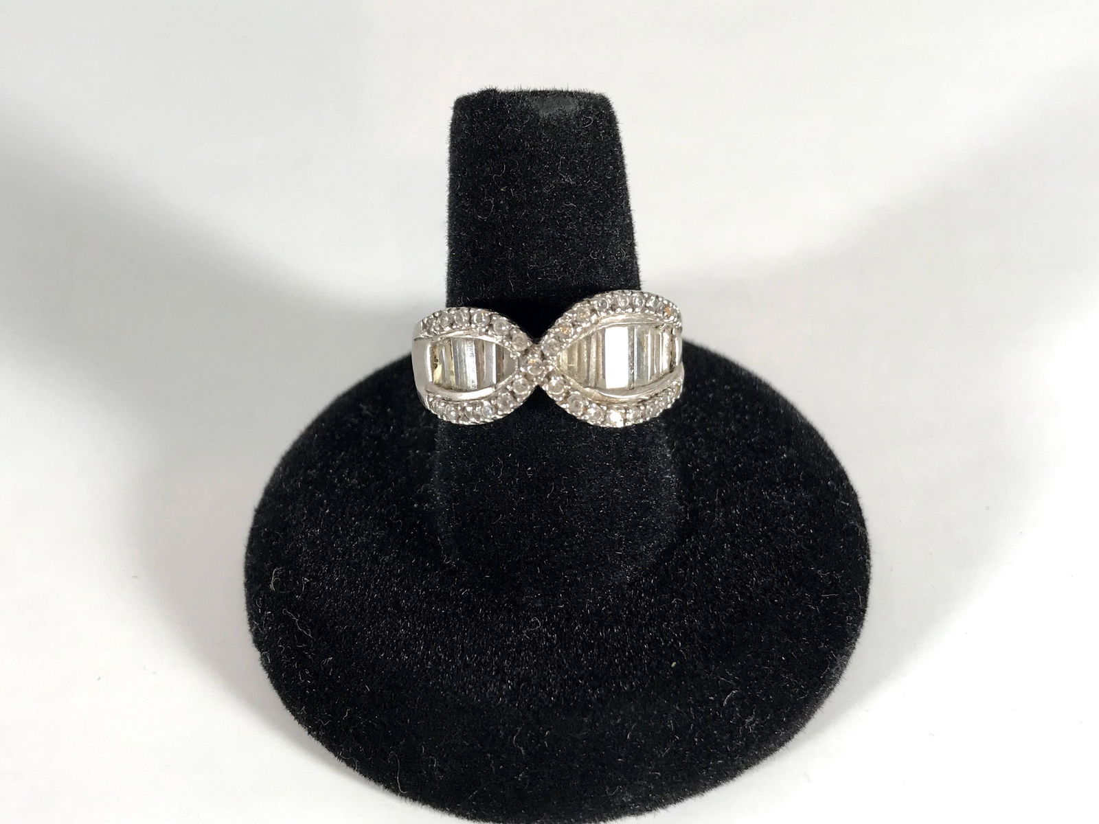 Nice Sterling Silver Rhinestone Ring 7.7 (1 of 3)