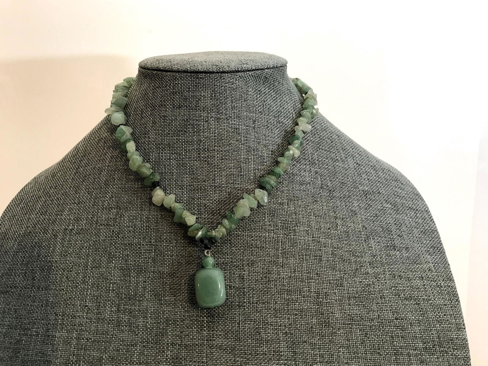 Vintage Green Jadeite Jade Beaded 15" Necklace (1 of 3)