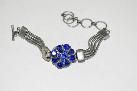 Vintage Blue Rhinestone Bracelet 7 inches: Vintage Blue Rhinestone Bracelet 7 inches Please view all photos as they are part of the description and condition of this Item, Feel free to contact me with questions or picture requests! Used Item