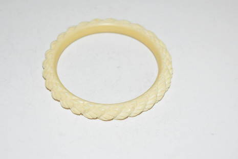 Vintage White Hand Carved Bracelet 7 inches could be I v o r y: Vintage White Hand Carved Bracelet 7 inches could be I v o r y Please view all photos as they are part of the description and condition of this Item, Feel free to contact me with questions or picture