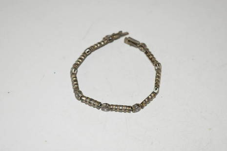 Vintage Sterling Silver Rhinestone Bracelet 7 inches: Vintage Sterling Silver Rhinestone Bracelet 7 inches Please view all photos as they are part of the description and condition of this Item, Feel free to contact me with questions or picture requests!