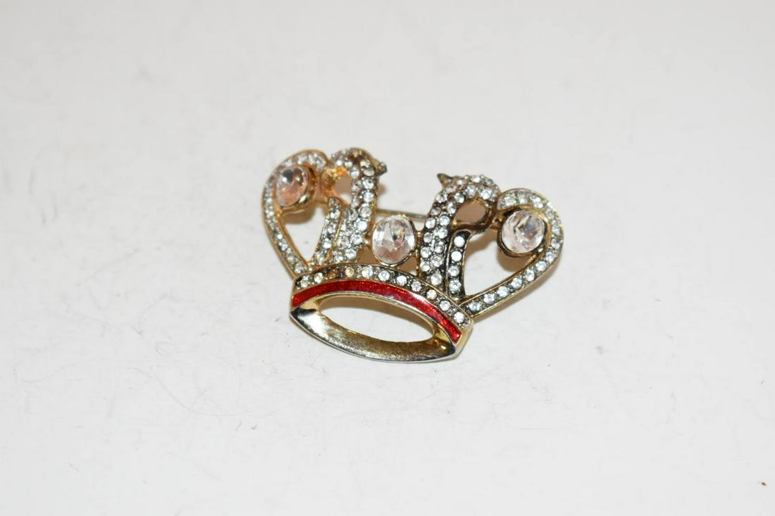 Vintage Crown Brooch Broken (1 of 3)