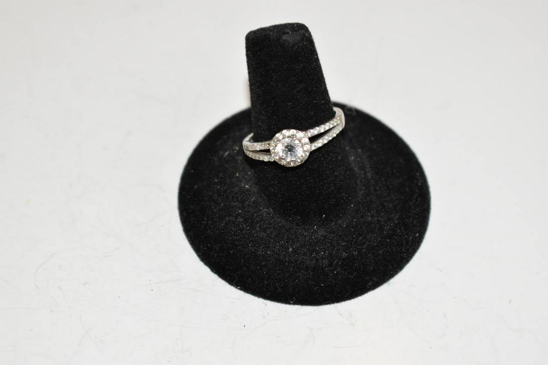 Vintage Sterling Silver Rhinestone Ring sz 8 (1 of 3)