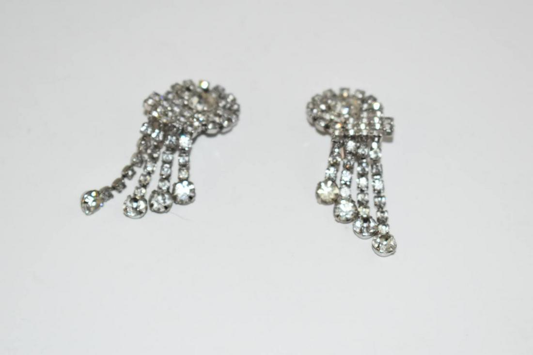 Vintage Silvertone Elegant Rhinestone Earrings (1 of 4)