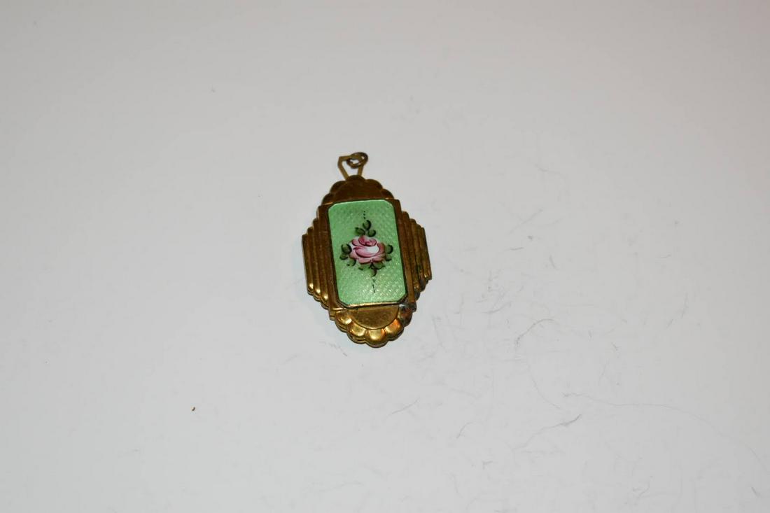Vintage Goldtone Enamel Flower Locket Pendant: Vintage Goldtone Enamel Flower Locket Pendant Please view all photos as they are part of the description and condition of this Item, Feel free to contact me with questions or picture requests! Used It