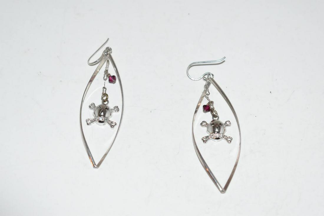 Vintage Sterling Silver Skull & Crossbones Sterling Silver Pierced 2 3/4": Vintage Sterling Silver Skull & Crossbones Sterling Silver Pierced 2 3/4" Please view all photos as they are part of the description and condition of this Item, Feel free to contact me with questions 