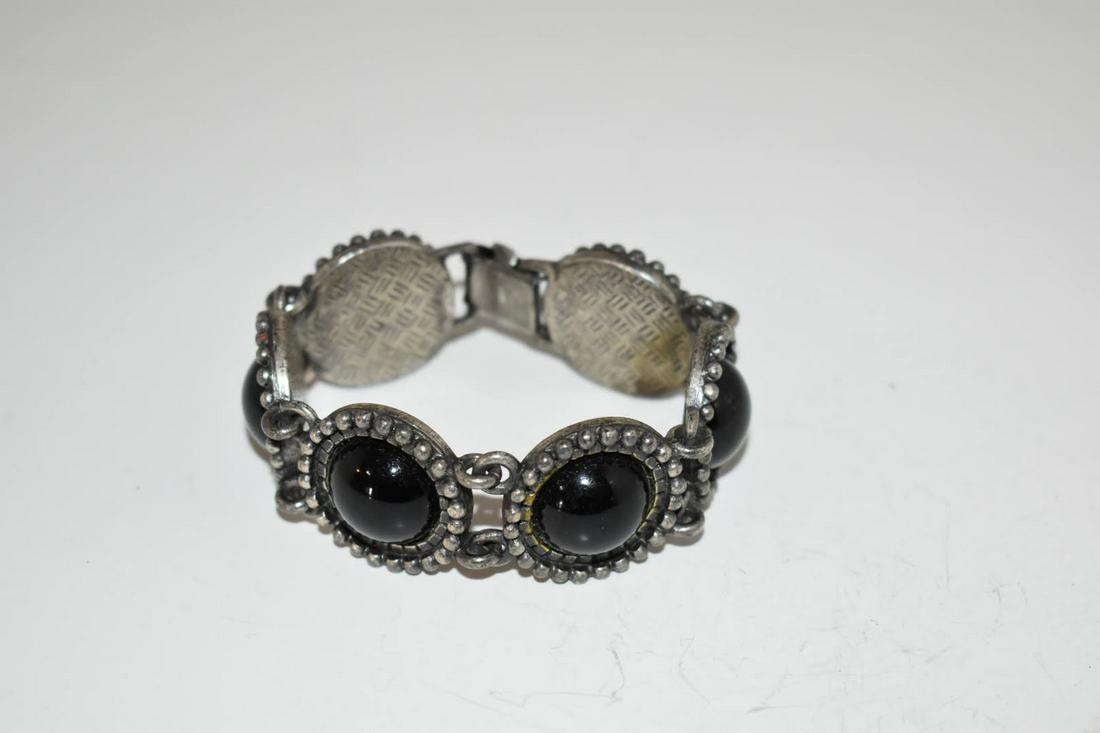 Vintage Onyx Black Bracelet 2 1/2": Vintage Onyx Black Bracelet 2 1/2" Please view all photos as they are part of the description and condition of this Item, Feel free to contact me with questions or picture requests! Used Item AS IS