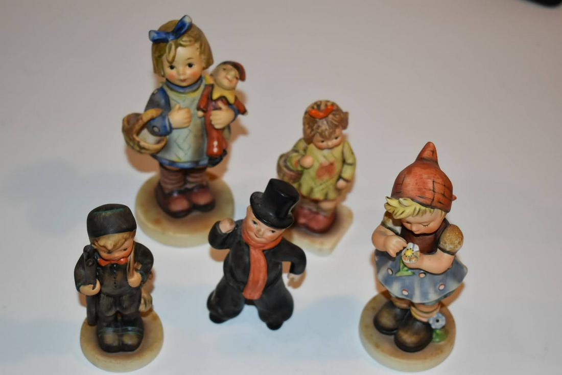 Vintage Lot of 5 Hummels: Vintage Lot of 5 Hummels Please view all photos as they are part of the description and condition of this Item, Feel free to contact me with questions or picture requests! Used Item AS IS
