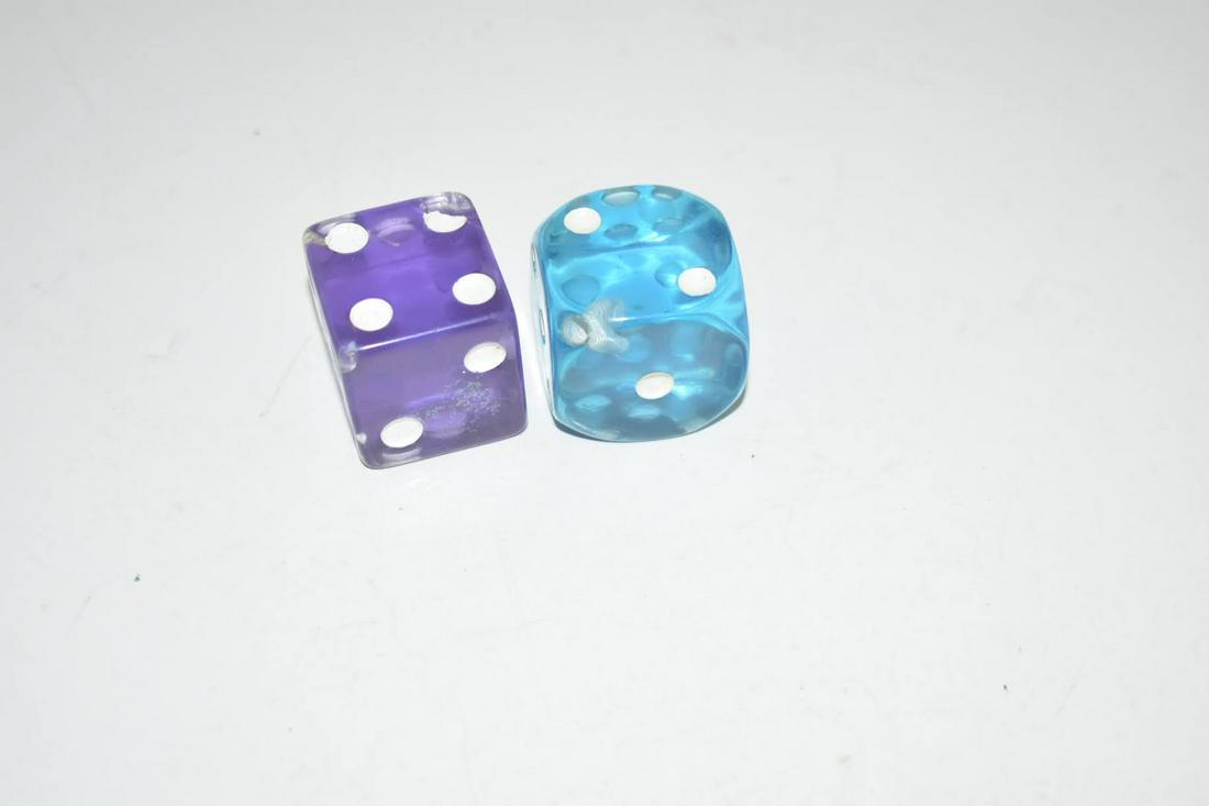 Vintage 1 1/8 inches large dice has some chips: Vintage 1 1/8 inches large dice has some chips Please view all photos as they are part of the description and condition of this Item, Feel free to contact me with questions or picture requests! Used I