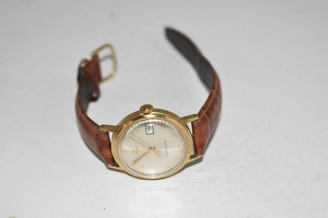 Vintage 1978 Timex Calendar Mechanical Watch leather: Vintage 1978 Timex Calendar Mechanical Watch leather band works great!!!! Please view all photos as they are part of the description and condition of this Item, Feel free to contact me with questions 