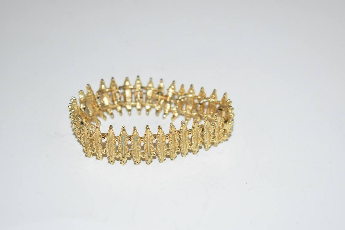Brushed Flower Gold Tone Textured Edge Bracelet Vtg (1 of 3)