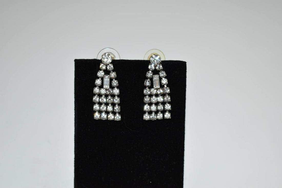 Vintage Elegant rhinestone Earrings 1 1/4" (1 of 3)