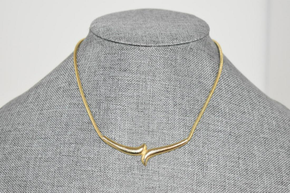 Vintage Goldtone Choker Necklace 13": Vintage Goldtone Choker Necklace 13" Please view all photos as they are part of the description and condition of this Item, Feel free to contact me with questions or picture requests! Used Item AS IS