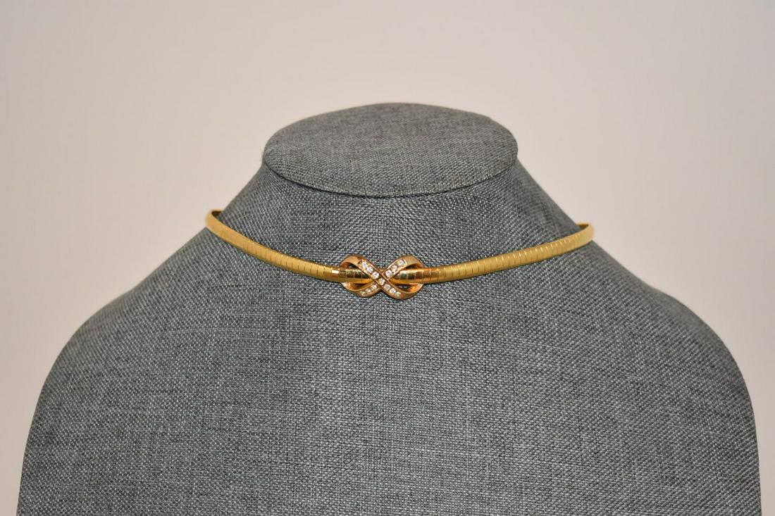 Vintage Goldtone Choker Necklace 14": Vintage Goldtone Choker Necklace 14" Please view all photos as they are part of the description and condition of this Item, Feel free to contact me with questions or picture requests! Used Item AS IS