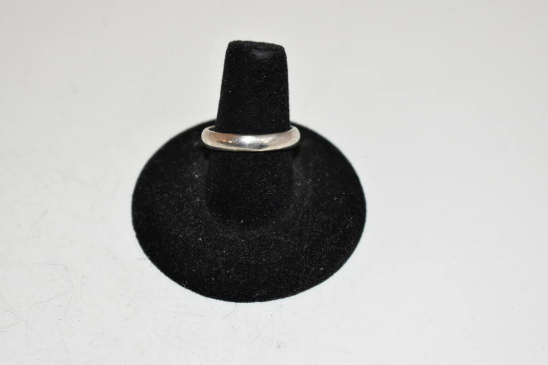Vintage Sterling Silver Band Ring sz 8 (1 of 3)