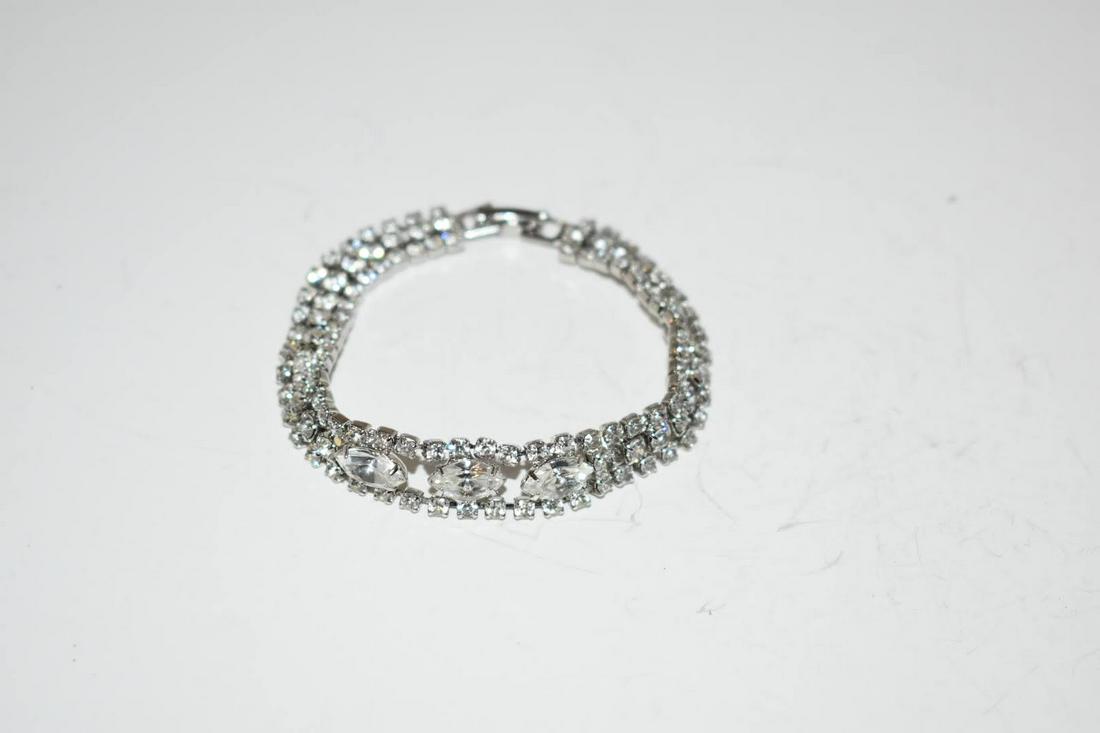 Vintage Elegant Rhinestone Bracelet 2 1/4": Vintage Elegant Rhinestone Bracelet 2 1/4" Please view all photos as they are part of the description and condition of this Item, Feel free to contact me with questions or picture requests! Used Item 