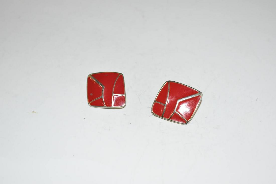 Vintage Red Enamel Trifari clip on Earrings: Vintage Red Enamel Trifari clip on Earrings Please view all photos as they are part of the description and condition of this Item, Feel free to contact me with questions or picture requests! Used Item