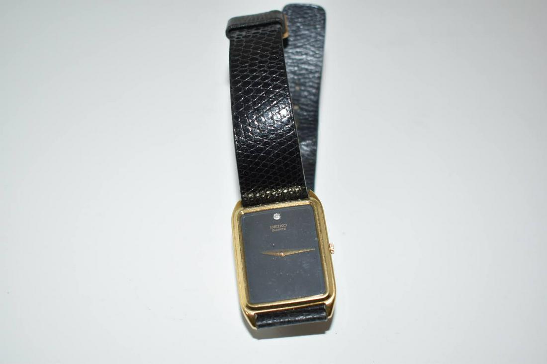 Vintage Seiko Tank Gold Tone Watch Black Dial Leather: Vintage Seiko Tank Gold Tone Watch Black Dial Leather Strap Works Please view all photos as they are part of the description and condition of this Item, Feel free to contact me with questions or pictu
