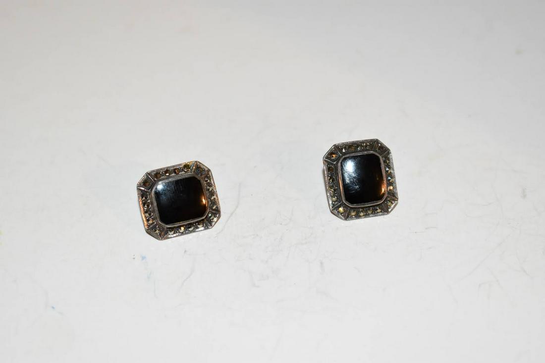 Vintage Sterling Silver Onyx Marcasite Earrings: Vintage Sterling Silver Onyx Marcasite Earrings Please view all photos as they are part of the description and condition of this Item, Feel free to contact me with questions or picture requests! Used 