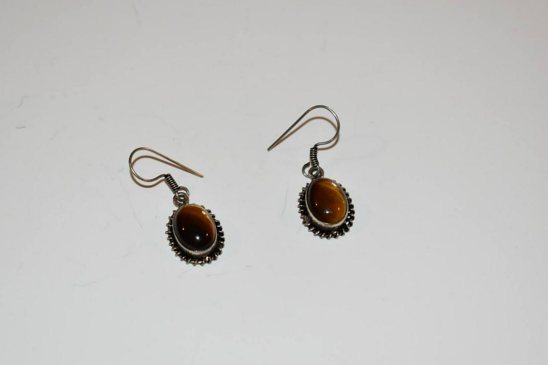Vintage Sterling Silver tigers eye Earrings: Vintage Sterling Silver tigers eye Earrings Please view all photos as they are part of the description and condition of this Item, Feel free to contact me with questions or picture requests! Used Item