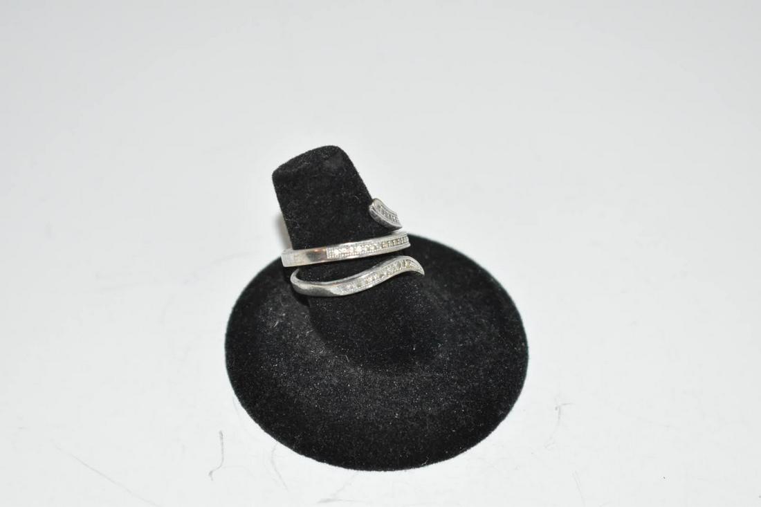 Vintage Sterling Silver Rhinestone Ring SZ 8 (1 of 3)