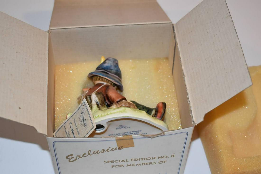 Goebel Hummel Coffee Break #409 Figurine Mint In Box: Goebel Hummel Coffee Break #409 Figurine Mint In Box Please view all photos as they are part of the description and condition of this Item, Feel free to contact me with questions or picture requests!