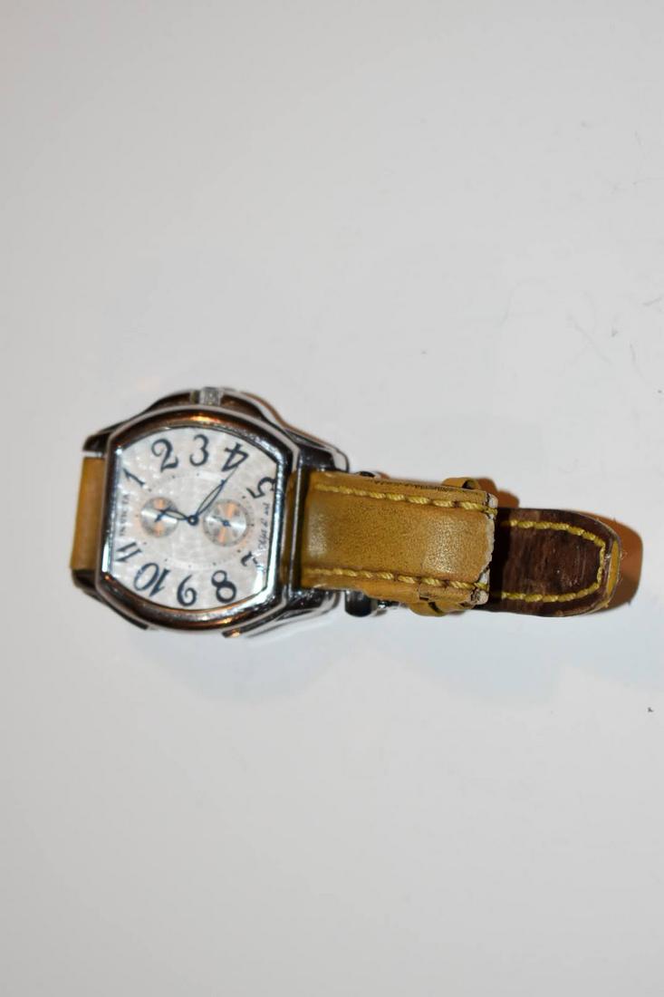 Vintage Invicta objet art Watch leather band is cracked Working: Vintage Invicta objet art Watch leather band is cracked Working Please view all photos as they are part of the description and condition of this Item, Feel free to contact me with questions or picture