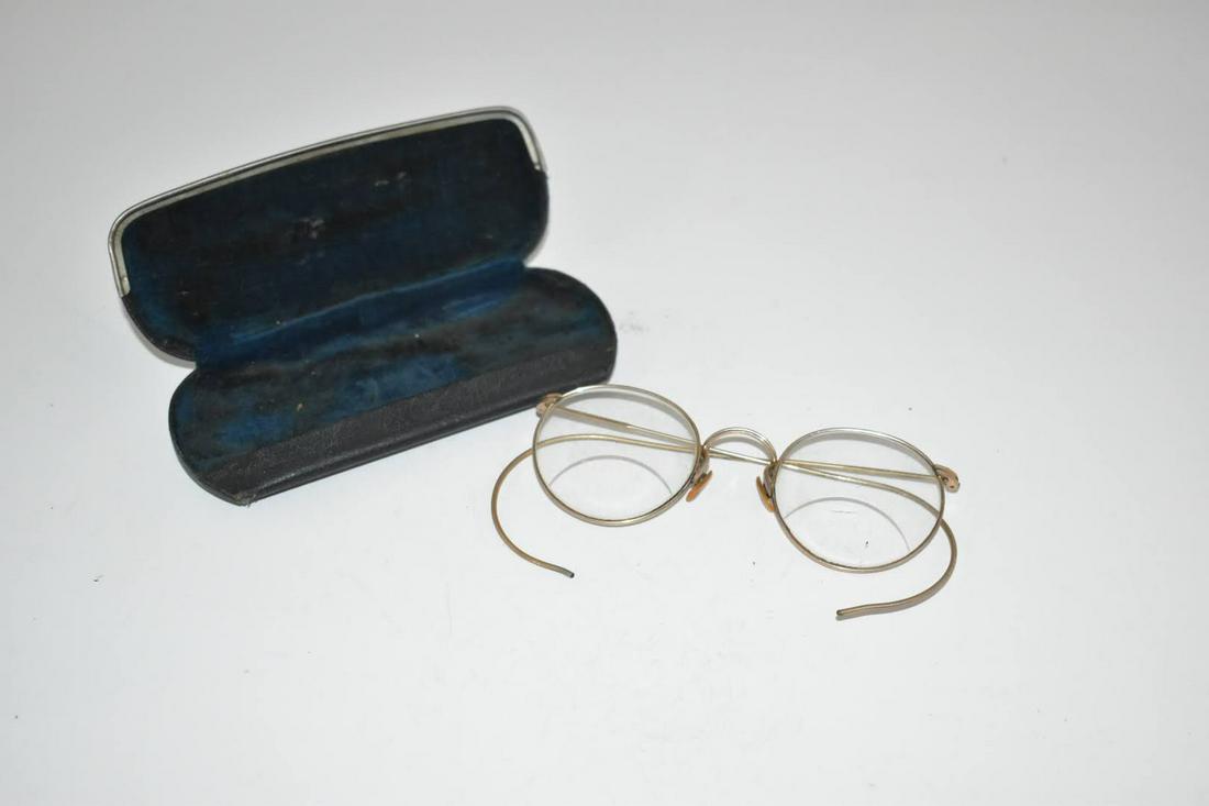 1930s Vtg Eyeglasses Spectacles Wire Rim Frames 1/10 12k Gold Fill Ful-Vue with case: 1930s Vtg Eyeglasses Spectacles Wire Rim Frames 1/10 12k Gold Fill Ful-Vue with case Please view all photos as they are part of the description and condition of this Item, Feel free to contact me with