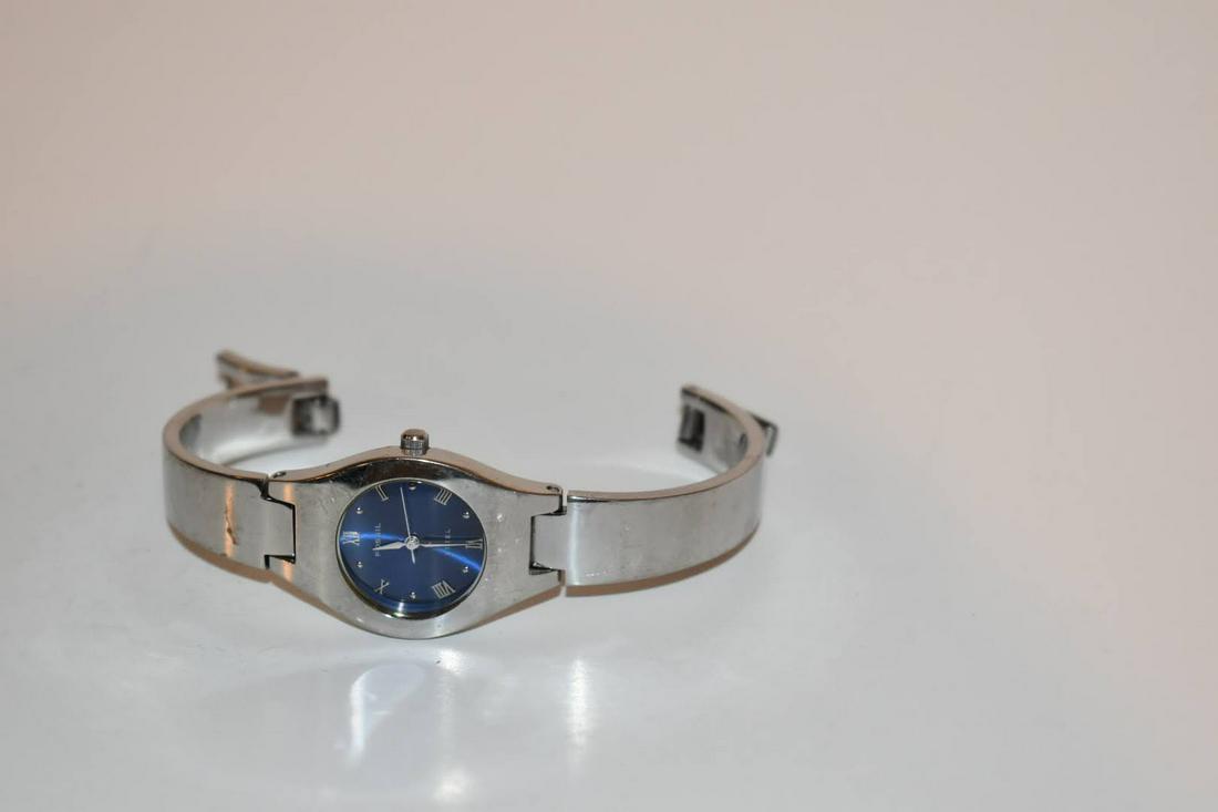 Vintage womenâ€™s working Fossil Watch (1 of 4)