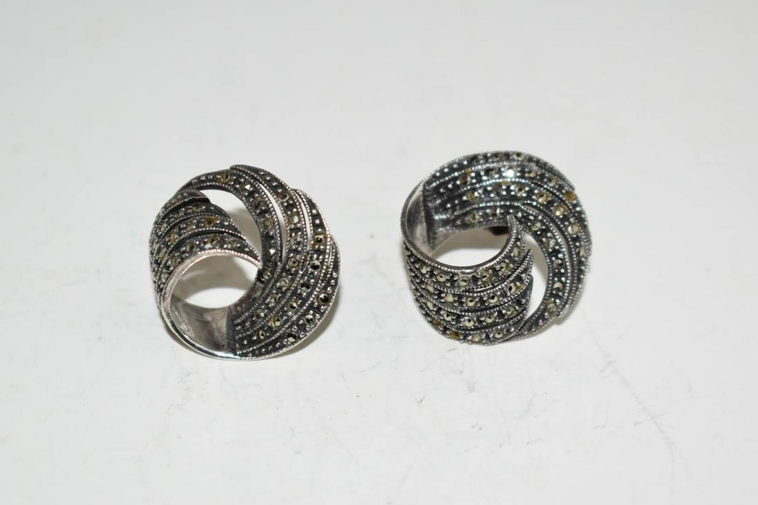 Vintage Sterling Silver Marcasite post Earrings: Vintage Sterling Silver Marcasite post EarringsPlease view all photos as they are part of the description and condition of this Item, Feel free to contact me with questions or picture requests! Used I