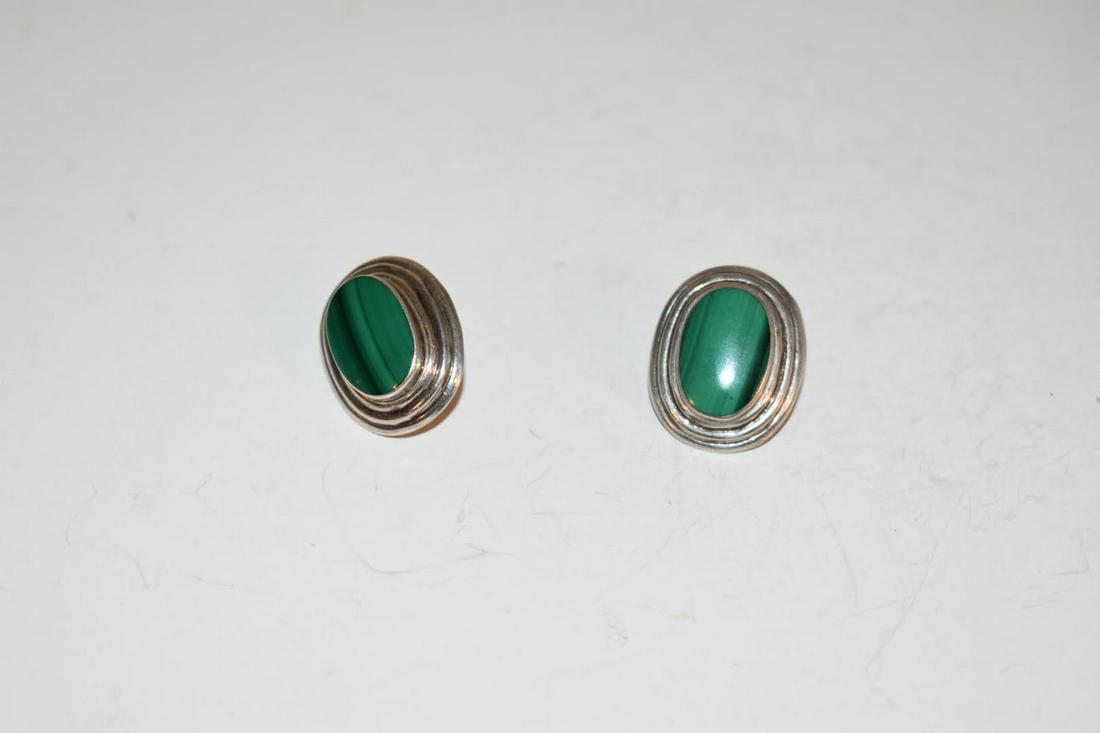 Vintage Sterling Silver Malachite green Earrings: Vintage Sterling Silver Malachite green Earrings Please view all photos as they are part of the description and condition of this Item, Feel free to contact me with questions or picture requests! Used
