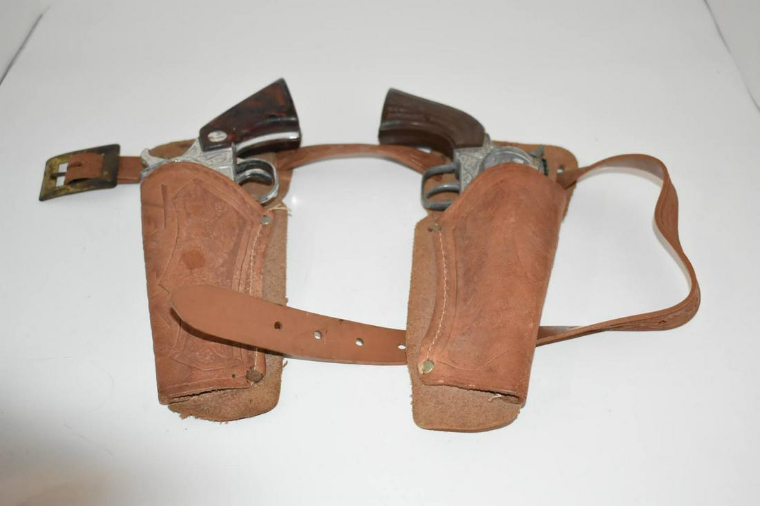 Vintage Pair of Kids Old hand guns and hulsters: Vintage Pair of Kids Old hand guns and hulsters Please view all photos as they are part of the description and condition of this Item, Feel free to contact me with questions or picture requests! Used 