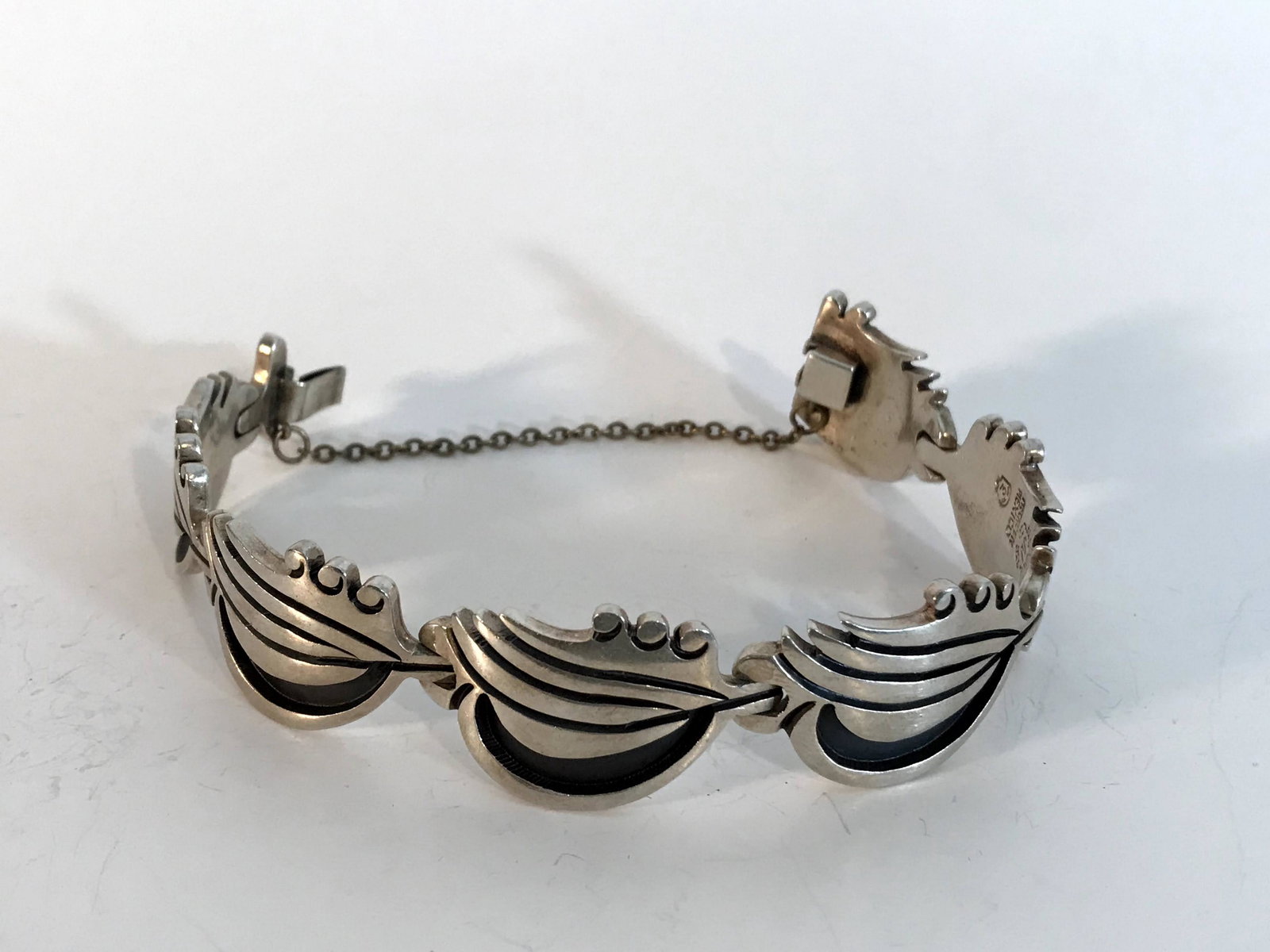 Vintage Navajo Hopi Signed JJ Sterling Silver Bracelet: Vintage Navajo Hopi Signed JJ Sterling Silver Bracelet NICE!!!! 2 1/2"Please view all photos as they are part of the description and condition of this Item, Feel free to contact me with questions or p