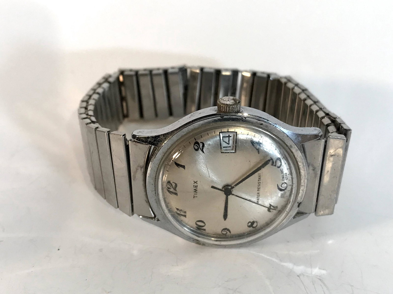Vintage Timex Manual Wind Men's Watch ~ Running band: Vintage Timex Manual Wind Men's Watch ~ Running band needs workPlease view all photos as they are part of the description and condition of this Item, Feel free to contact me with questions or picture 