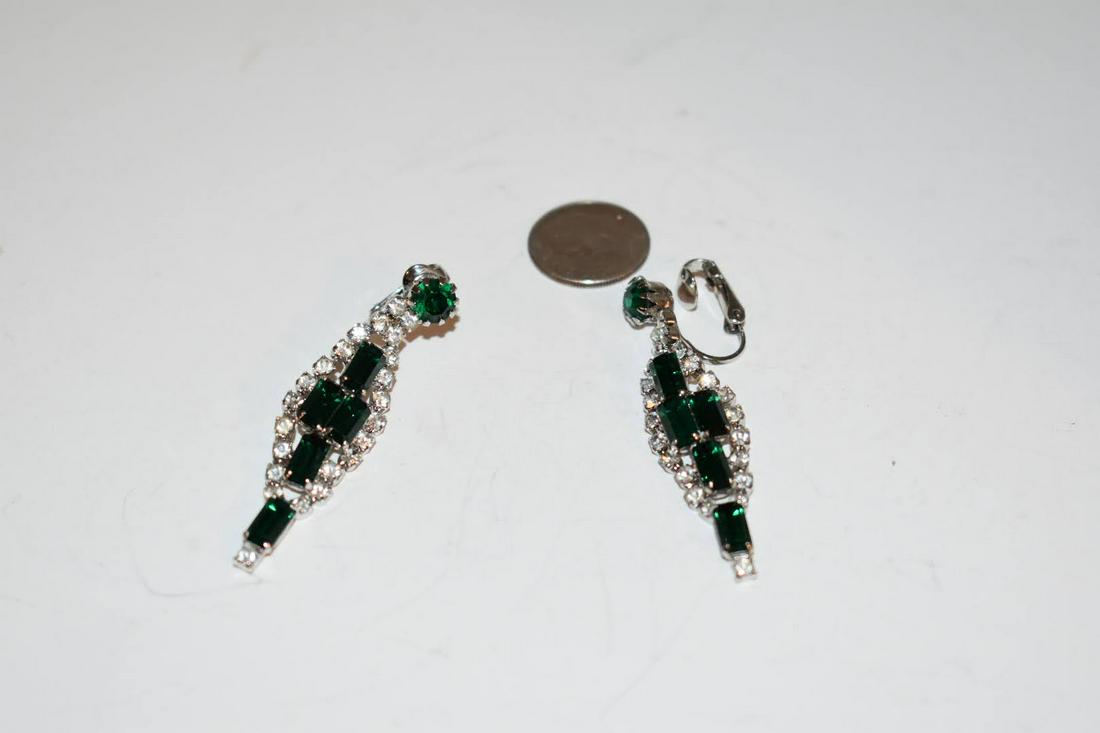 Vintage Kramer Green Rhinestone Earrings: Vintage Kramer Green Rhinestone Earrings Please view all photos as they are part of the description and condition of this Item, Feel free to contact me with questions or picture requests! Used Item AS