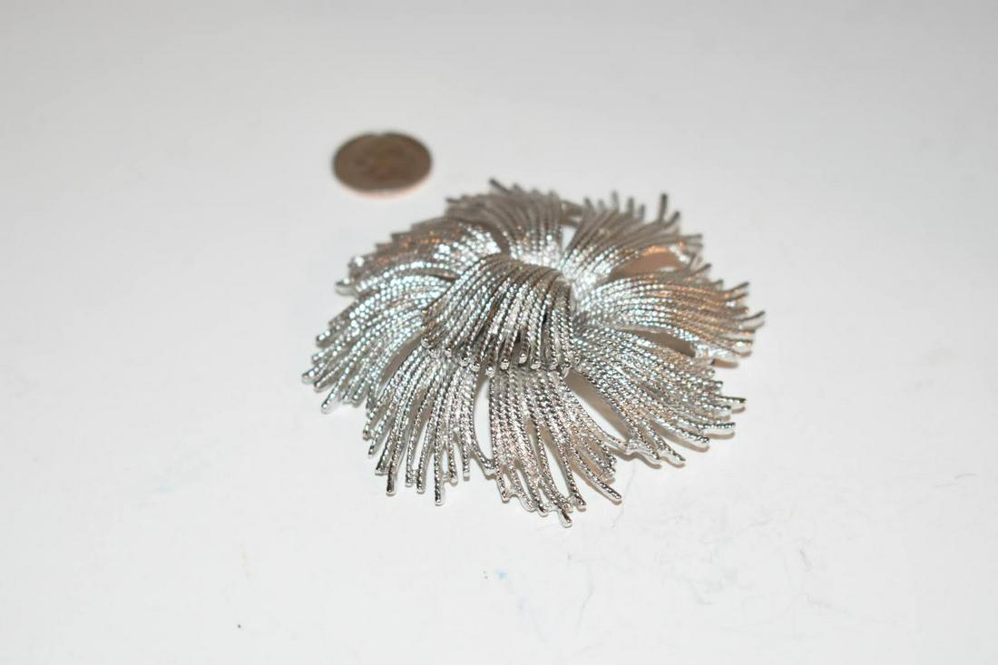 Vintage Monet Brooch Silver tone Pin Starburst Fireworks Flower 1950-60's: Vintage Monet Brooch Silver tone Pin Starburst Fireworks Flower 1950-60's Please view all photos as they are part of the description and condition of this Item, Feel free to contact me with questions 