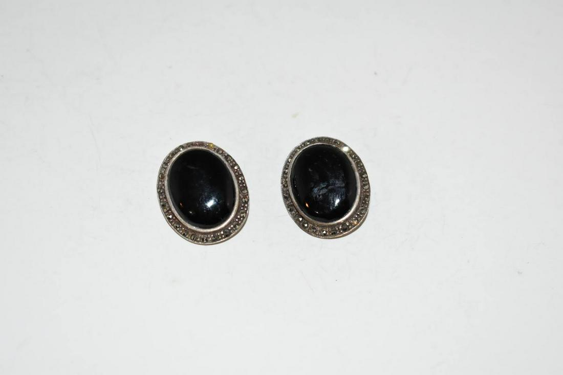 Vintage Sterling Silver Onyx Marcasite Earrings 1 inch: Vintage Sterling Silver Onyx Marcasite Earrings 1 inch Please view all photos as they are part of the description and condition of this Item, Feel free to contact me with questions or picture requests