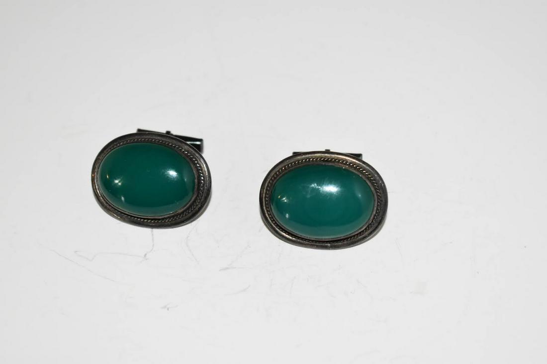 Vintage Sterling Silver Green Tourmaline Cuff Links: Vintage Sterling Silver Green Tourmaline Cuff Links Please view all photos as they are part of the description and condition of this Item, Feel free to contact me with questions or picture requests! U