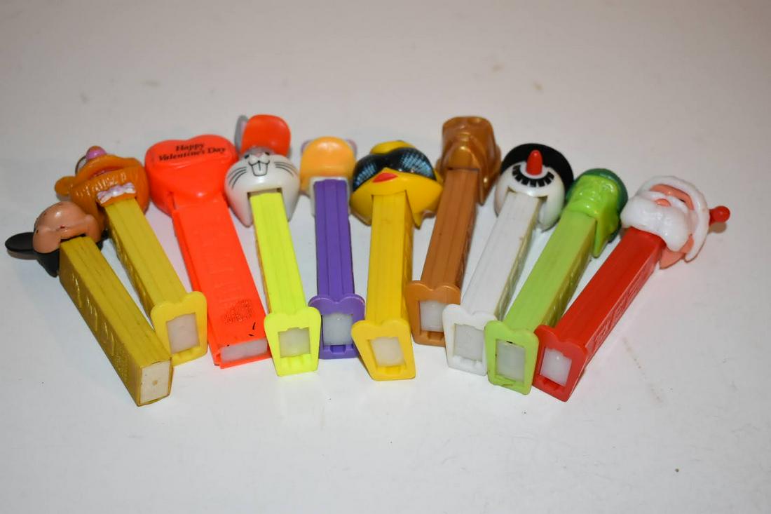 vintage lot of 10 Pez toys: vintage lot of 10 Pez toys Please view all photos as they are part of the description and condition of this Item, Feel free to contact me with questions or picture requests! Used Item AS IS