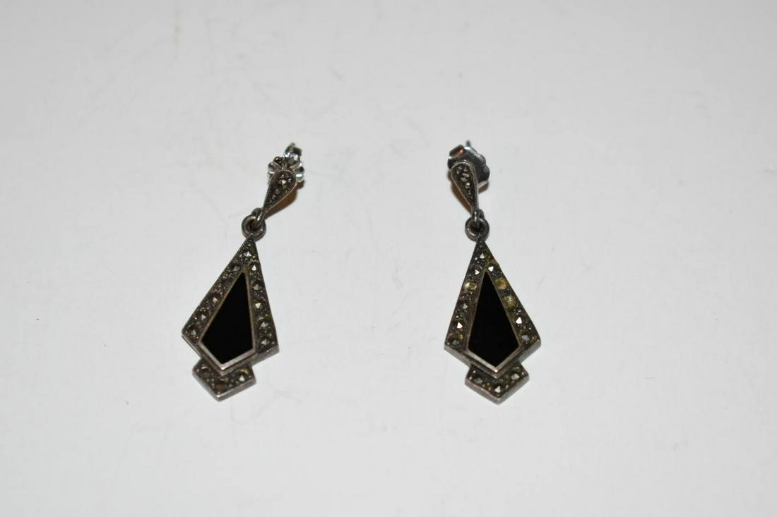 Vintage Sterling Silver onyx Marcasite Earrings: Vintage Sterling Silver onyx Marcasite Earrings Please view all photos as they are part of the description and condition of this Item, Feel free to contact me with questions or picture requests! Used 