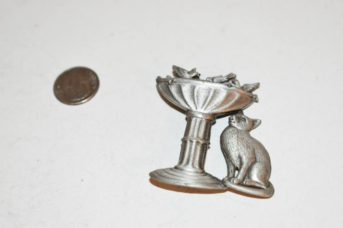 Vintage JJ Cat Brooch: Vintage JJ Cat Brooch Please view all photos as they are part of the description and condition of this Item, Feel free to contact me with questions or picture requests! Used Item AS IS