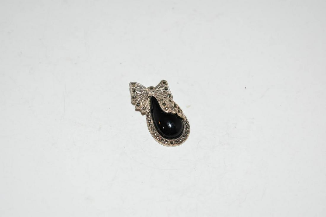 Vintage Sterling Silver Onyx Marcasite Pendant 1 3/8 inches: Vintage Sterling Silver Onyx Marcasite Pendant 1 3/8 inches Please view all photos as they are part of the description and condition of this Item, Feel free to contact me with questions or picture req